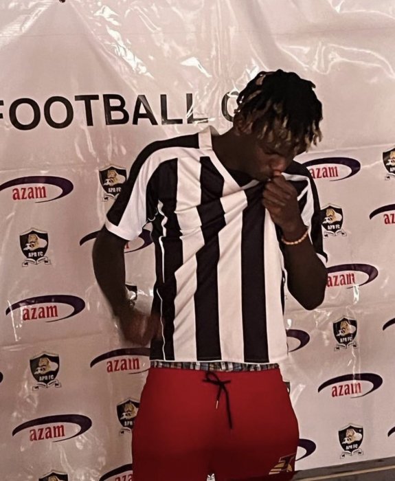 Bidasubirwaho APR FC yamaze gusinyisha myugariro wari uhetse Rayon Sports