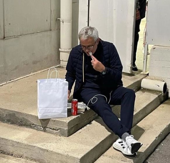 Jose Mourinho yakoze agashya afatira ibyokurya bya nijoro hanze ya sitade