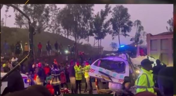 Kamonyi: Howo na Fuso zagonze bisi abantu 9 barakomereka