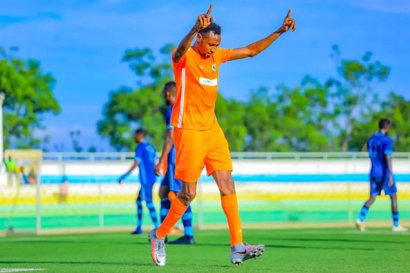 Abubakar Lawal wifuzwaga na benshi mu Rwanda yigiriye muri Vipers FC