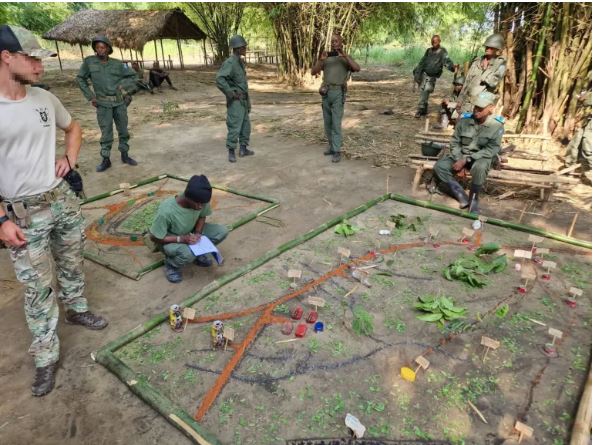 RDC: Abazungu bagaragaye baha imyitozo ikomeye FARDC 