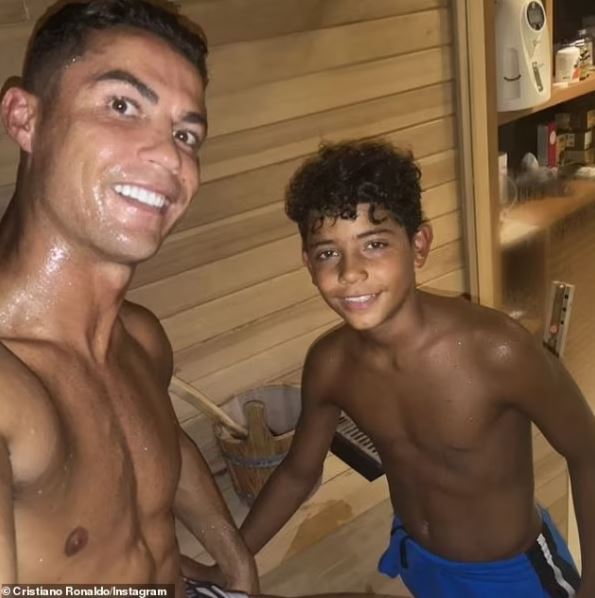 Cristiano Ronaldo yahishuye icyo agiye gukora kugira ngo azafashe umwana we kuba kizigenza muri ruhago