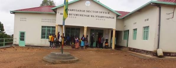 Muhanga: Batatu batawe muri yombi bakekwaho kwiba amavuta ku kigo cy'ishuri