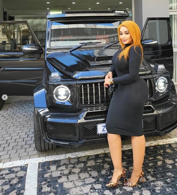  Zari Hassan yerekanye imodoka yakataraboneka yaguze akayabo[AMAFOTO]