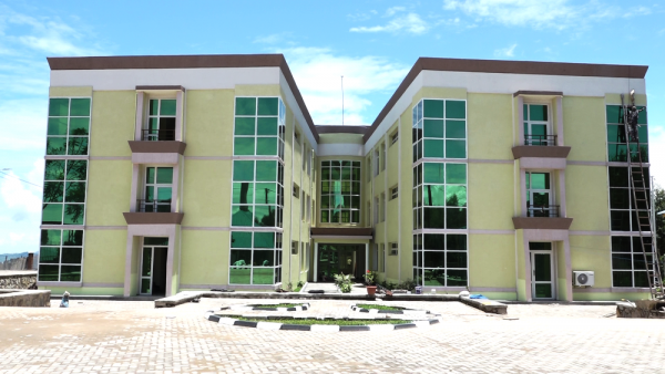 Karongi na Rutsiro baritana ba mwana ku murambo w'umusore wiciwe ku Rufungo