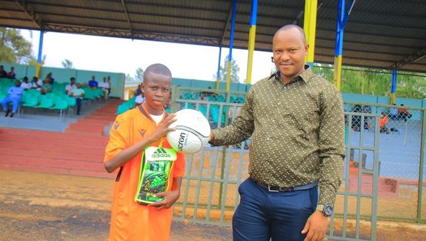 KNC yakiriye neza wa mwana wakuwe nabi mu ishuri rya FC Bayern 