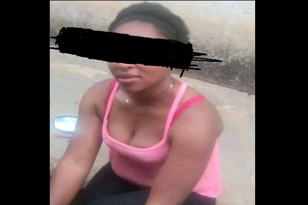 Yishe abana be 2 kugira ngo ashyingiranwe n'umugabo bahuriye kuri Facebook