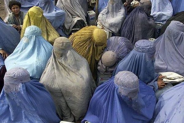 Umugabo yatawe muri yombi azira kugurisha mu mayeri abagore 130