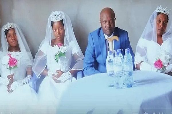 Umugabo yasezeranye mu rusengero n'abagore 3 icyarimwe