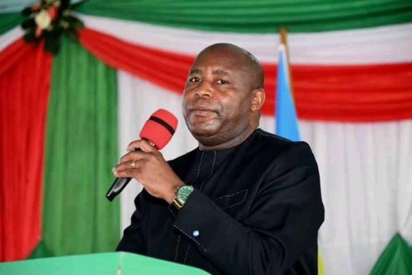 Perezida Ndayishimiye yikomye Abarundi bamusuzugura kandi yubahwa n'ibihugu by'ibihangange