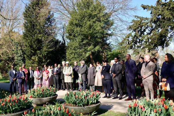 Abanyarwanda baba mu Buholandi bahuriye mu gikorwa cyo Kwibuka ku nshuro ya 31 Jenoside yakorewe Abatutsi