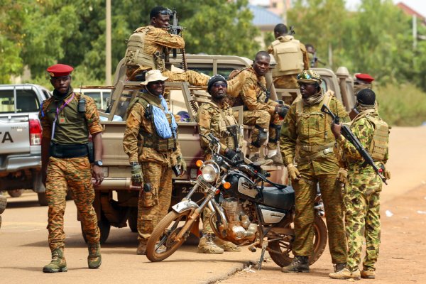 Ingabo za Burkina Faso zatewe, hapfa abarenga 28
