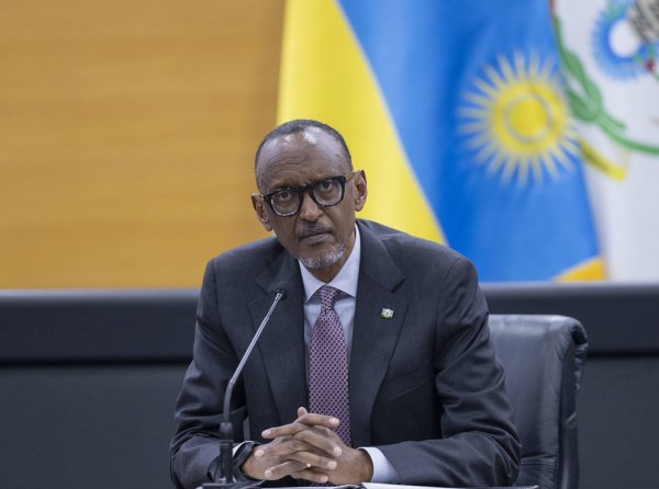 "Twe tuzakomeza gukora ibikenewe kugira ngo abanyarwanda bahore batekanye"-Perezida Kagame 