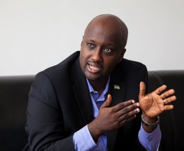Urufunguzo rwo kugarura amahoro ruri kuri Congo-Min. Nduhungirehe
