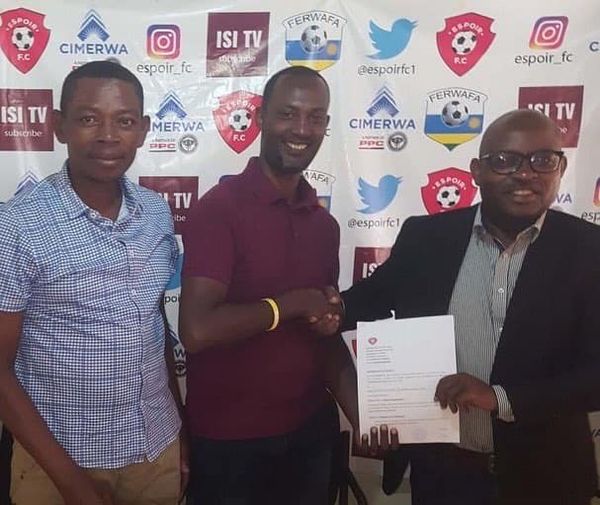Espoir FC yasinyishirije icyarimwe Umutoza Justin na Bigirimana Issa utaha izamu