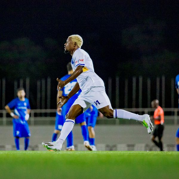 Luvumbu yahaye ubutumwa umukinnyi bakinana muri Rayon Sports ukina nabi