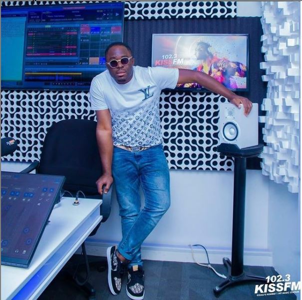 Uncle Austin yavuze uburyo kuba umunyamakuru byatumye umuziki we udindira 