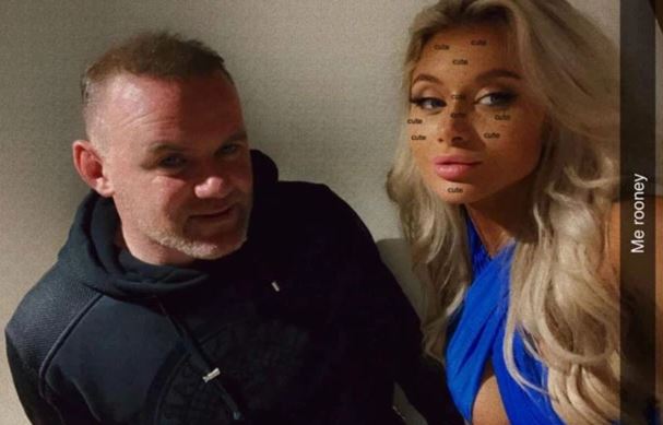 Umutoza Rooney yaganjwe n'agasembuye karamusinziriza abagore bambaye ubusa bamukiniraho