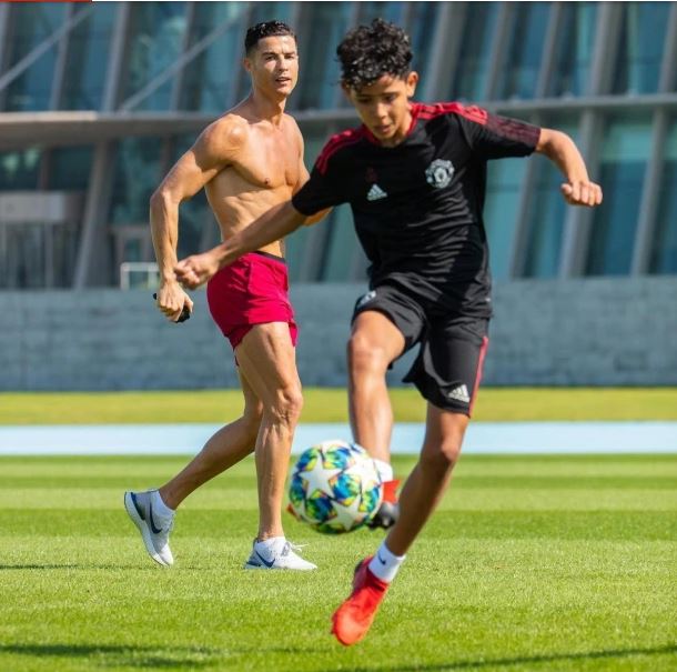 Umuhungu wa Cristiano Ronaldo yasabye se ikintu gikomeye