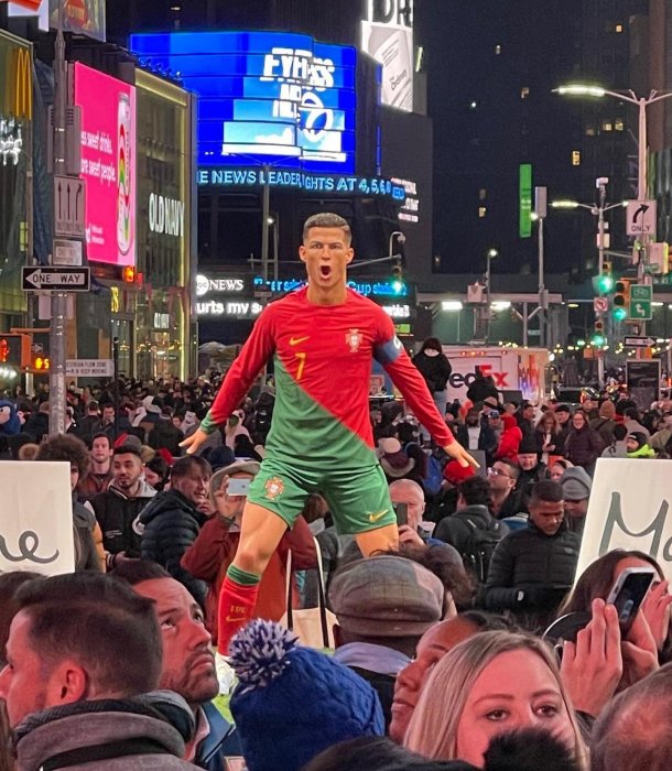 Cristiano Ronaldo yakorewe ikibumbano mu mujyi wa New York