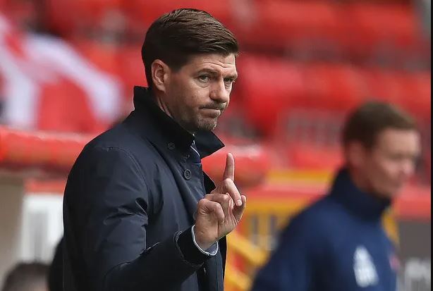 Steven Gerrard yahaye ubutumwa bukomeye Klopp na Guardiola