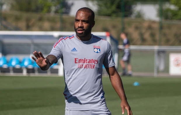 Lacazette yahemukiwe bikomeye n'uruyuki rwamurumiye mu ishyamba