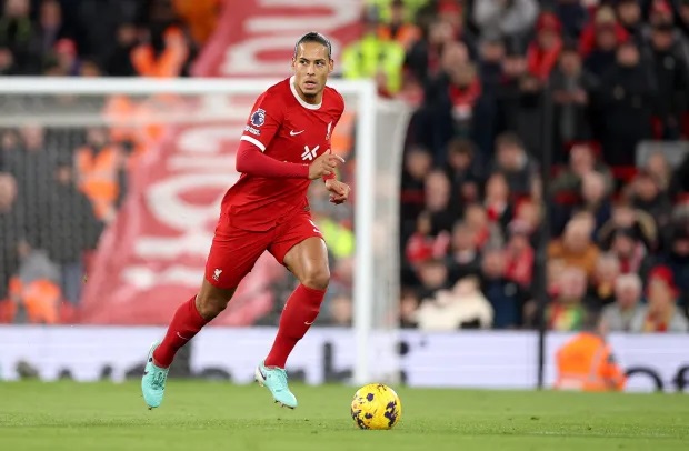 Van Dijk yari agiye kurwanira mu rwambariro n'umukinnyi wa Man United 