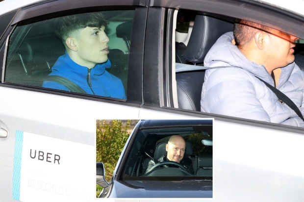 Umukinnyi wa Man United yagaragaye ateze Taxi imujyanye mu kazi