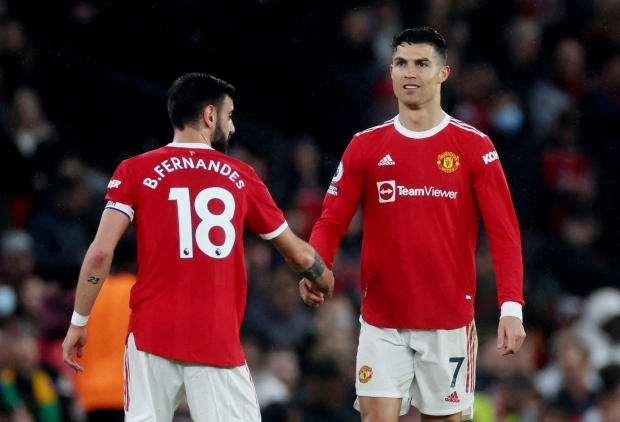 Bruno Fernandes yasubije abavuga ko Ronaldo ariwe watumye asubira inyuma
