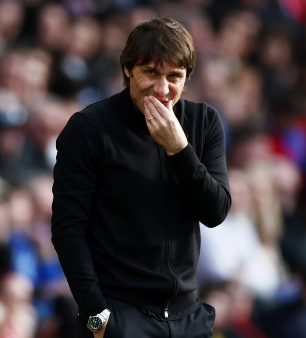 Umutoza Conte yatutse bikomeye abakinnyi be abashinja kwikunda