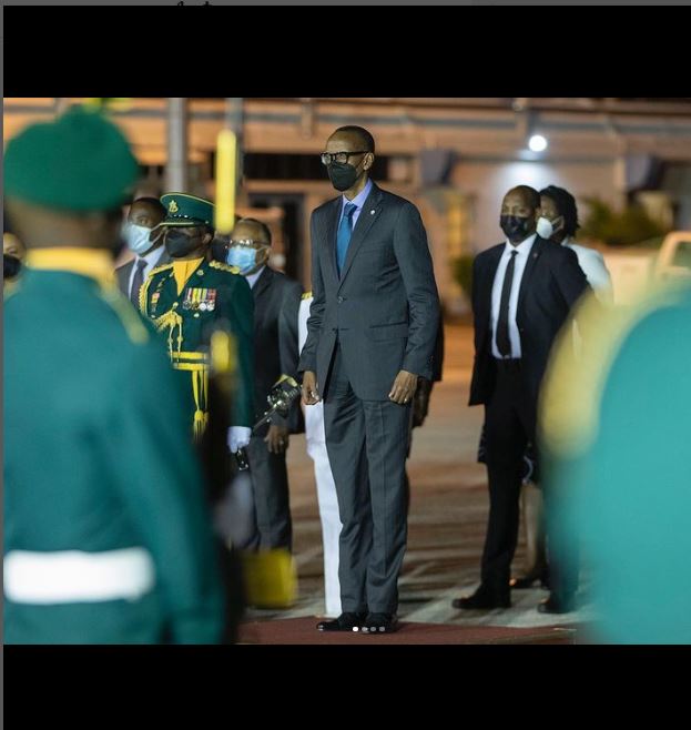 Perezida Kagame nyuma yo kuva Jamaica yerekeje Barbados mu ruzinduko rwe rwa mbere [AMAFOTO]