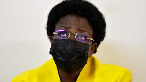 Minisitiri ushinjwa kunyereza amabati y'abatishoboye yagumishijwe muri gereza