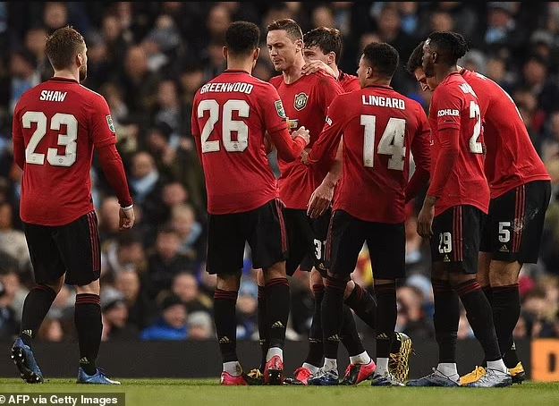 Nemanja Matic yagaragaje abakinnyi bari barananiye Man United akiyikinamo