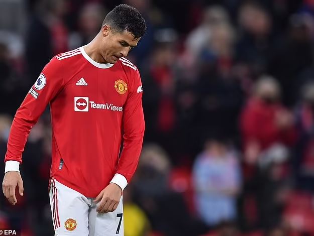 Cristiano Ronaldo yabwiye amagambo akomeye abafana ba United nyuma yo kunyagirwa na Liverpool
