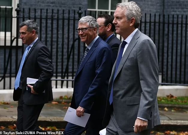 Umuherwe Bill Gates yatumiye mugenzi we Jeff Bezos mu birori by'isabukuru by'akataraboneka