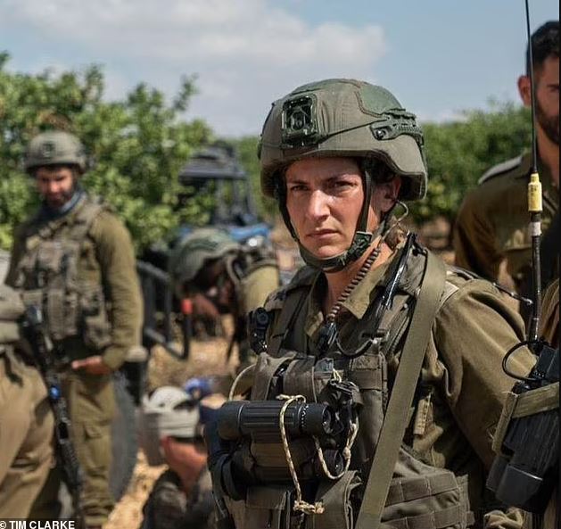 Abasirikare 13 b'abagore ba Isiraheli bahitanye intagondwa 100 za Hamas