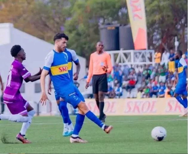 Ku mukino wa gicuti wambere bamwe mu bakinnyi ba Rayon Sports banenzwe n'Abafana