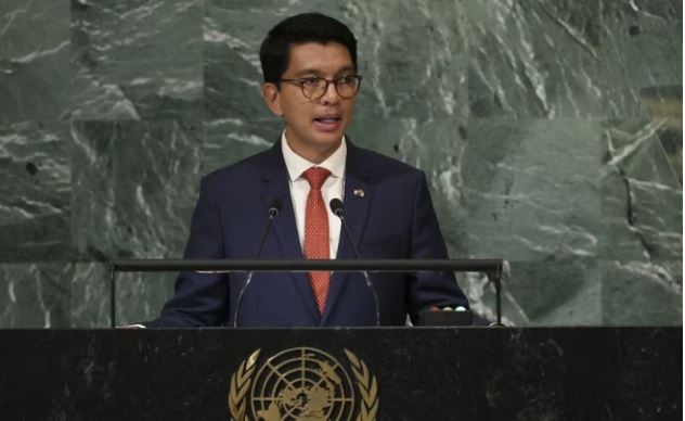 Perezida Andry Rajoelina wa Madagascar yeguye ngo abone uburyo bwo kongera kwiyamamaza