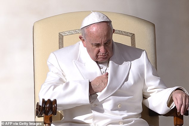 Ikiriyo cyo gushyingura Papa cyiri gutegurwa akiri muzima