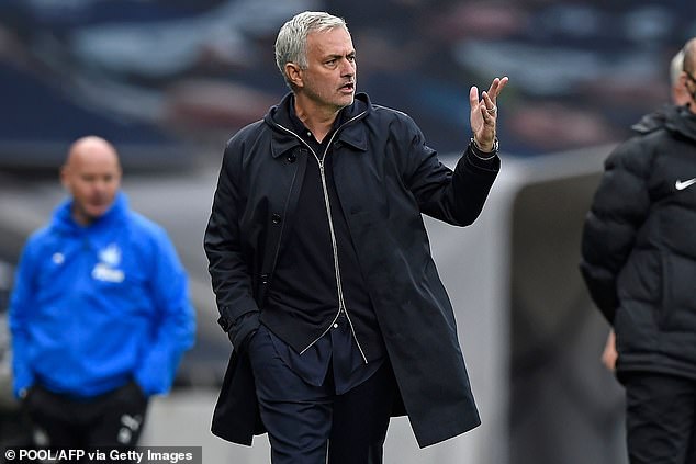 Jose Mourinho yibasiye bikomeye Manchester United yamwirukanye nabi