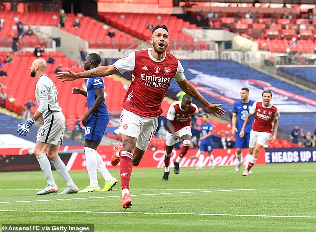 Aubameyang yemeye kongera amasezerano nyuma yo kumva ko Arsenal igiye gusinyisha abakinnyi bakomeye ihereye kuri Willian 