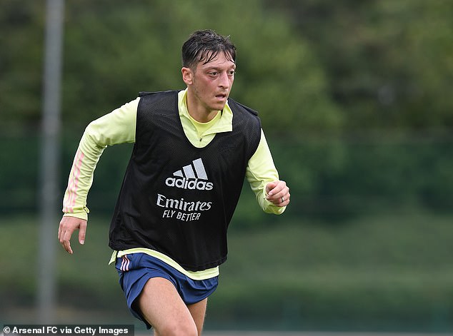 Mesut Ozil yabwiwe icyo agomba gukora kugira ngo agaruke mu ikipe ya Mbere muri Arsenal