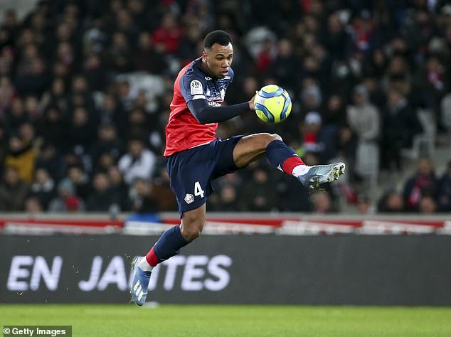 Arsenal yamaze kwambura myugariro Manchester United na Napoli