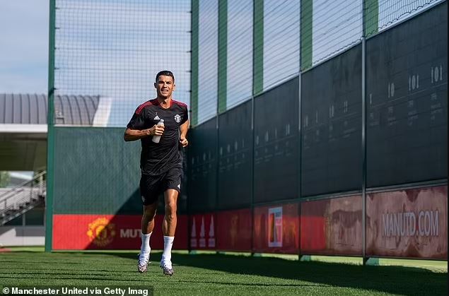 Cristiano Ronaldo yahaye ubutumwa bukomeye amakipe yo muri Premier League