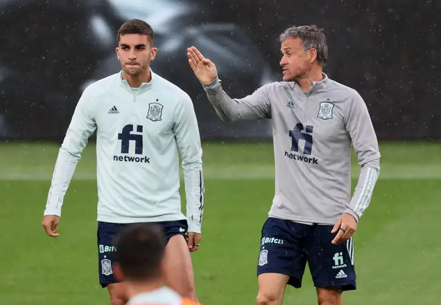 Luis Enrique yahaye gasopo ikomeye Ferran Torres utereta umukobwa we