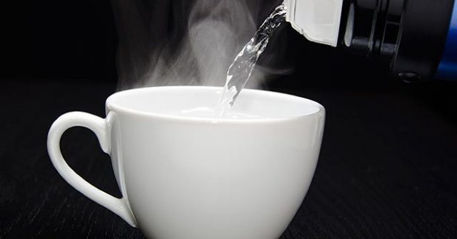 Menya ibyiza utari uzi byo kunywa amazi y'akazuyazi ku buzima bwa muntu