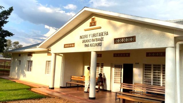 Umwavoka ushinjwa kwaka ruswa umukiriya we yasabiwe gufungwa