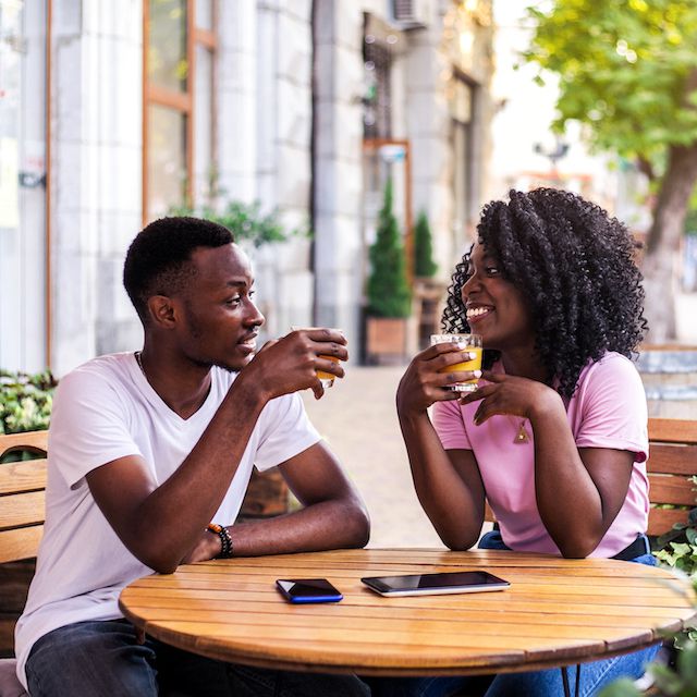Ibi nibyo bibazo 10 ukwiye kubaza uwo mugiye kurushinga kandi bizakwereka ari umukunzi wa nyawe