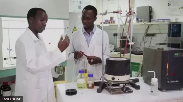 Umurundi Gerard Niyondiko yakoze amavuta arinda umubu utera Marariya 