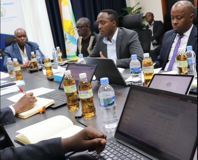 U Rwanda rwashyizeho izamurwa rusange ry'Imishahara ku Bayobozi bo mu nzego za Leta